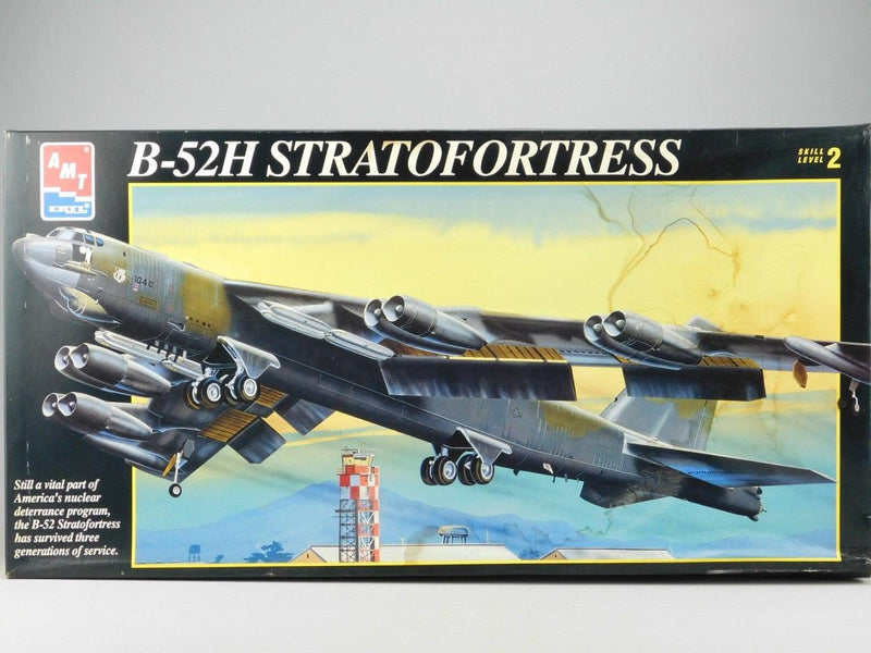 Boeing B-52H Stratofortress Bomber 1/72 Scale Plastic Model Kit AMT 8623