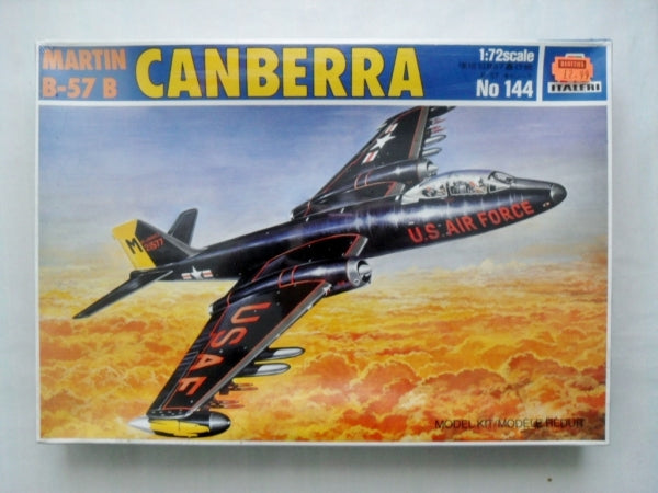 Martin B57B Canberra Bomber 1/72 Scale Plastic Model Kit Italeri 144