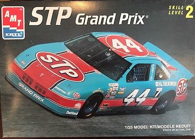 1993 Pontiac Grand Prix STP Plastic Model Car Kit