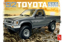 1992 Toyota 4 x4 Pickup Plastic Model Trock Kit AMT1082